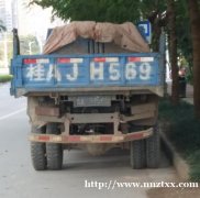渣土货车拉货 也有挖机 欢迎来电